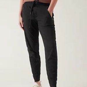 Athleta Trekkie North Jogger Size 8